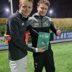 Foto L3 leest boek-3